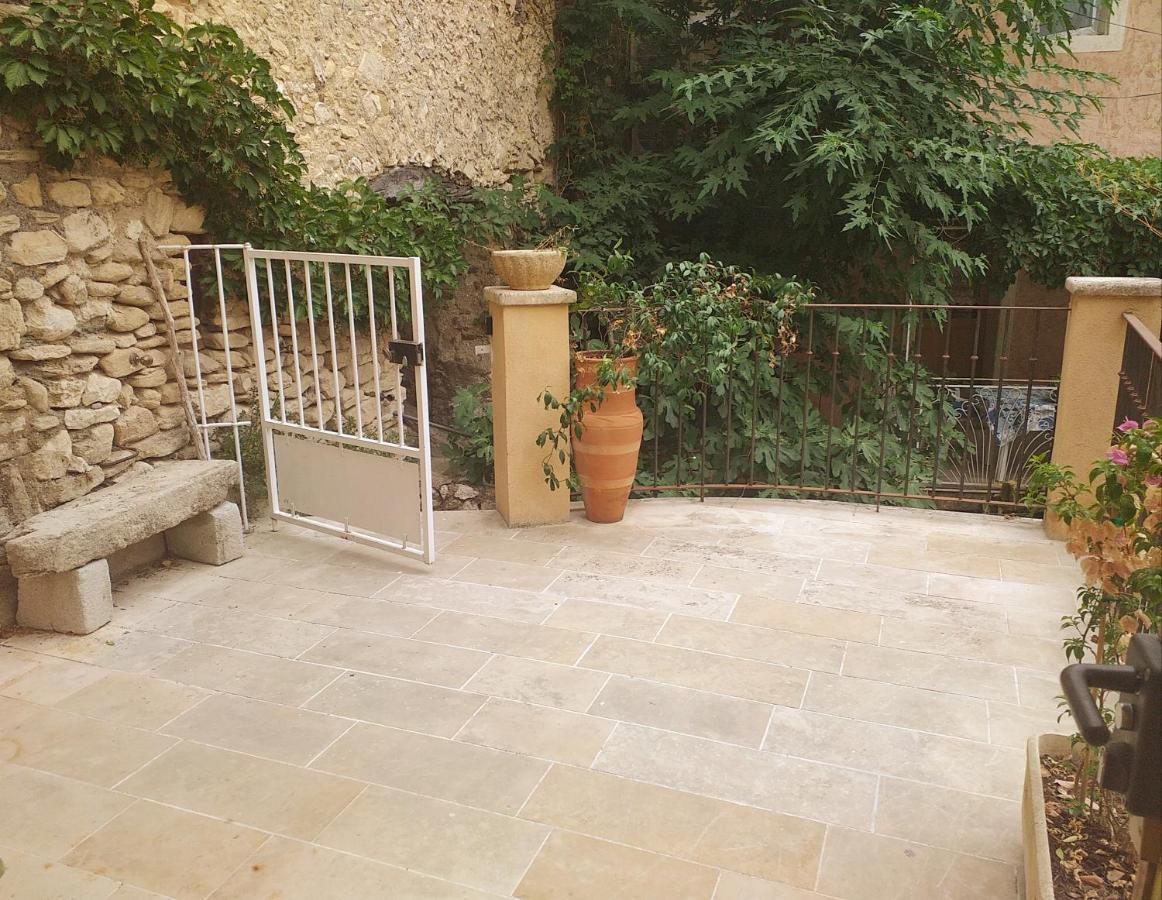Maison Au Coeur De Fontaine De Vaucluse, Nichee Sur Le Rocher Et Surplombant La Sorgue ภายนอก รูปภาพ